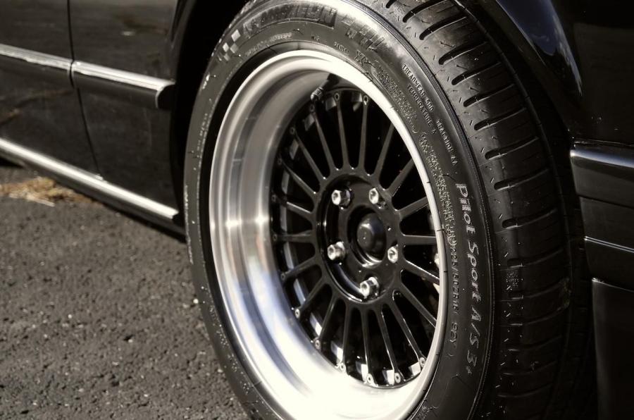 Колеса BMW M6 (E24) 1988 года  (NA) (фото 37 из 158)